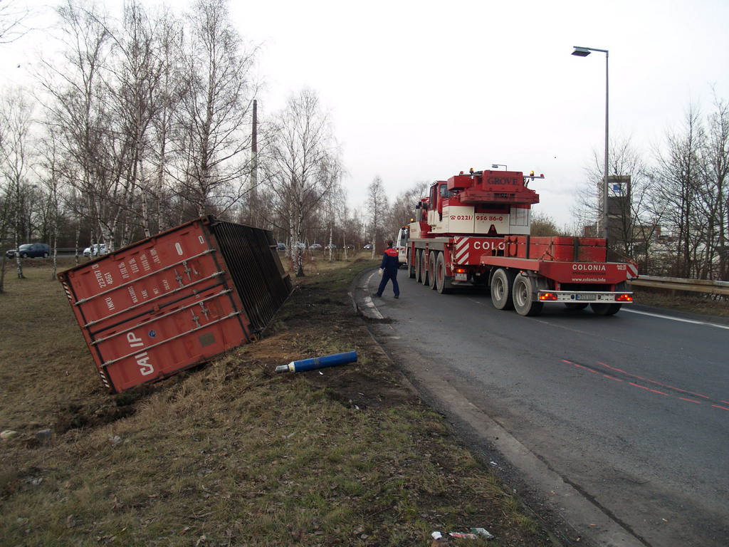 LKW verliert Container Koeln Niehler Ei P088.JPG